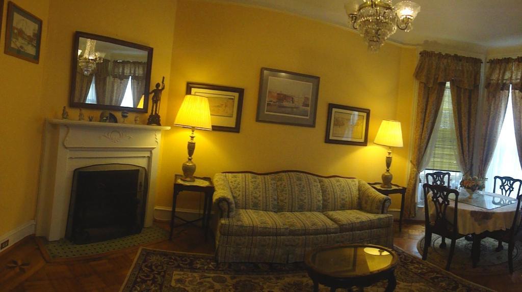 Wilson House Bed & Breakfast Балтимор Экстерьер фото